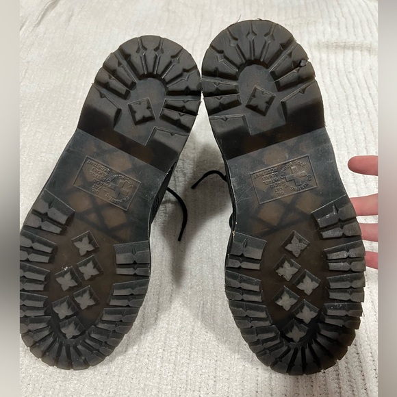 Womens 1460 Dr Martin Boots - Picture 4 of 4